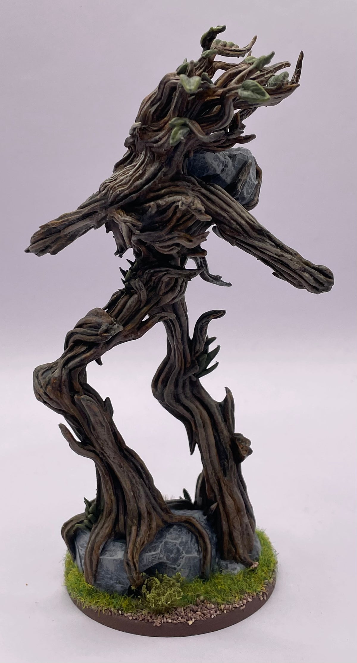 Treewalker throwing rock